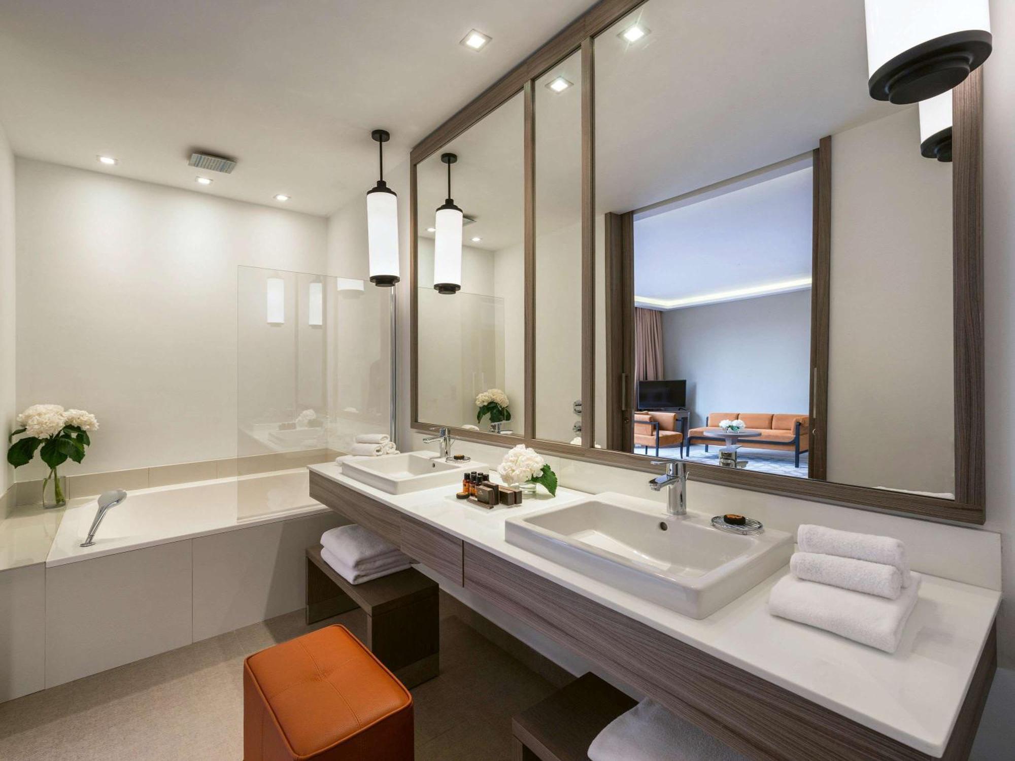 โรงแรมโมเวนปิค มันซอร์ เอดดาห์บี มาราเกช มาร์ราเกช ภายนอก รูปภาพ Bathroom