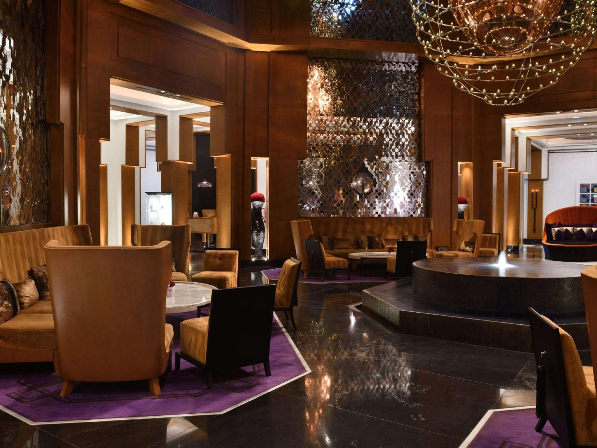 โรงแรมโมเวนปิค มันซอร์ เอดดาห์บี มาราเกช มาร์ราเกช ภายนอก รูปภาพ The lobby of the hotel